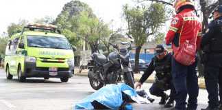Un motorista falleció tras un accidente de tránsito en la avenida Petapa, zona 12. Foto: CBM