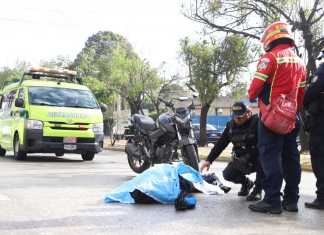 Un motorista falleció tras un accidente de tránsito en la avenida Petapa, zona 12. Foto: CBM