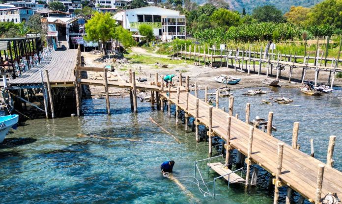 El muelle municipal fue reemplazado por uno nuevo y las autoridades indicaron que el anterior ya estaba deteriorado. Foto La Hora: municipalidad de San Juan La Laguna