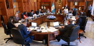 El Pleno de la CSJ realizó la revisión de los expedientes de postulación recibidos para la designación de magistrados titular y suplente de la CC. Foto La Hora: OJ