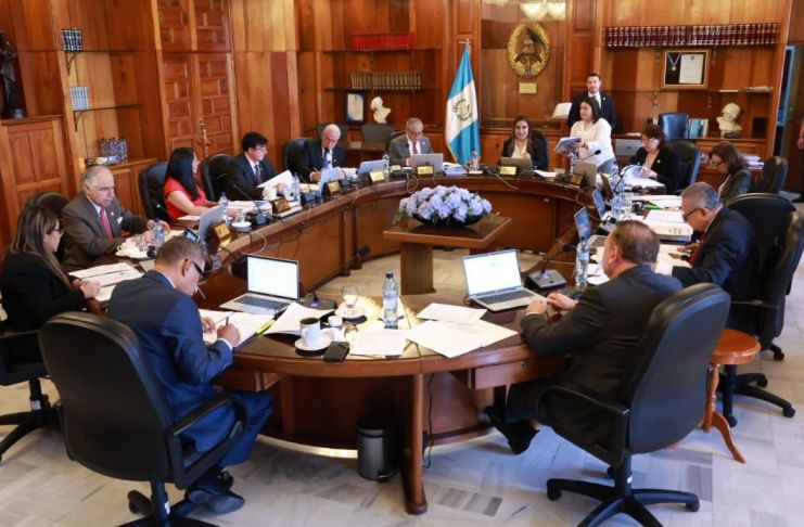 El Pleno de la CSJ realizó la revisión de los expedientes de postulación recibidos para la designación de magistrados titular y suplente de la CC. Foto La Hora: OJ