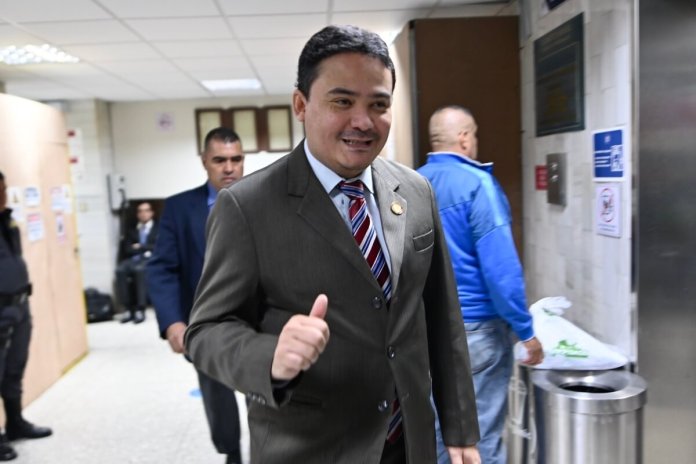 El juez Fredy Orellana rechazó dos recusaciones en su contra sin entrar a conocer los motivos por los cuales el MP busca su remoción del caso Serrano Elías. Foto La Hora: Archivo