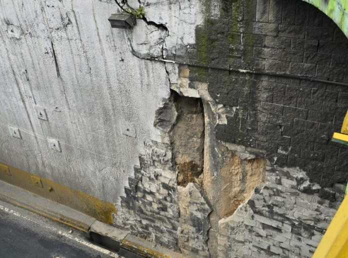 Así se ve una de las secciones del paso a desnivel de Lomas del Norte, en la zona 17.