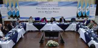 La Comisión de Postulación para elegir candidatos a fiscal general dejó fuera del proceso en forma definitiva a 10 aspirantes. Foto La Hora: Sergio Osegueda