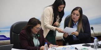 El abogado Raúl Falla presentó un amparo que busca que jueces sean excluidos del proceso de selección de candidatos a fiscal general. Foto La Hora: Daniel Ramírez
