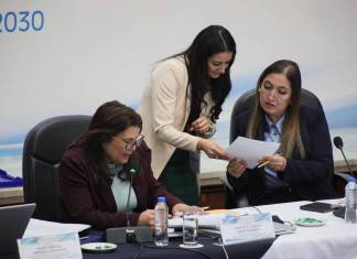 El abogado Raúl Falla presentó un amparo que busca que jueces sean excluidos del proceso de selección de candidatos a fiscal general. Foto La Hora: Daniel Ramírez