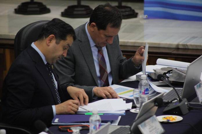 Los aspirantes excluidos presentaron sus descargos a la Comisión de Postulación que se prepara para revisar documentos. Foto La Hora: Daniel Ramírez