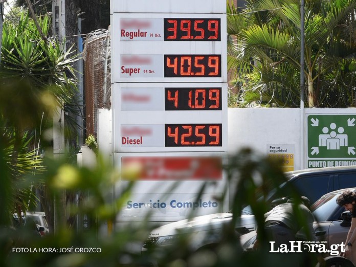 Este es el precio de los combustibles en la ciudad. Fotos: La Hora/José Orozco.