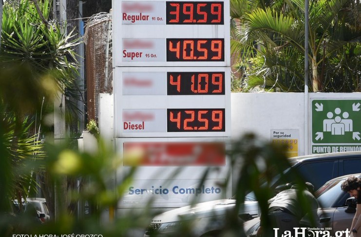 Este es el precio de los combustibles en la ciudad. Fotos: La Hora/José Orozco.