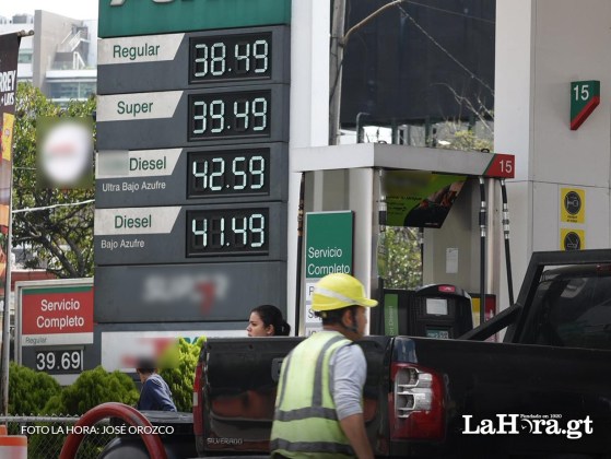 Este es el precio de los combustibles en la ciudad. Fotos: La Hora/Jos&eacute; Orozco.