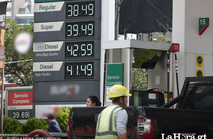 Con la aprobación del subsidio por el Congreso se apoya de forma directa al bolsillo del consumidor final de Q8 por galón de diésel y Q5 por galón para las gasolinas regular y superior. Foto La Hora: José Orozco