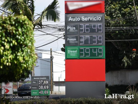 Este es el precio de los combustibles en la ciudad. Fotos: La Hora/Jos&eacute; Orozco.