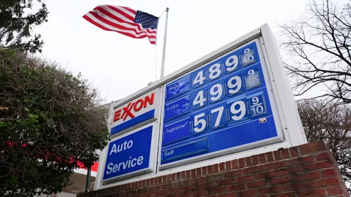 precio-gasolina-eua (1) Gasolina en EE. UU. aumenta su precio a USD4 por galón, siendo el más alto desde 2022.