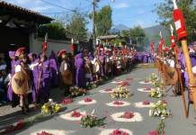 Cortejos procesionales desde la Antigua Guatemala. Foto: Sergio Vásquez
