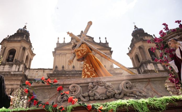Este Domingo de Ramos habrán cierres viales en la zona 1 por el recorrido de dos procesiones. Foto La Hora: Rectoría Capuchinas