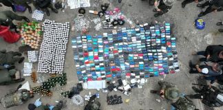 Requisa en Pavón deja armas, droga y dispositivos electrónicos incautados.