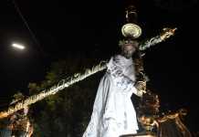 El cortejo procesiónal de Jesús Nazareno de la Dulce Mirada recorrerá calles y avenidas de la Antigua Guatemala. Foto La Hora: Sergio Osegueda