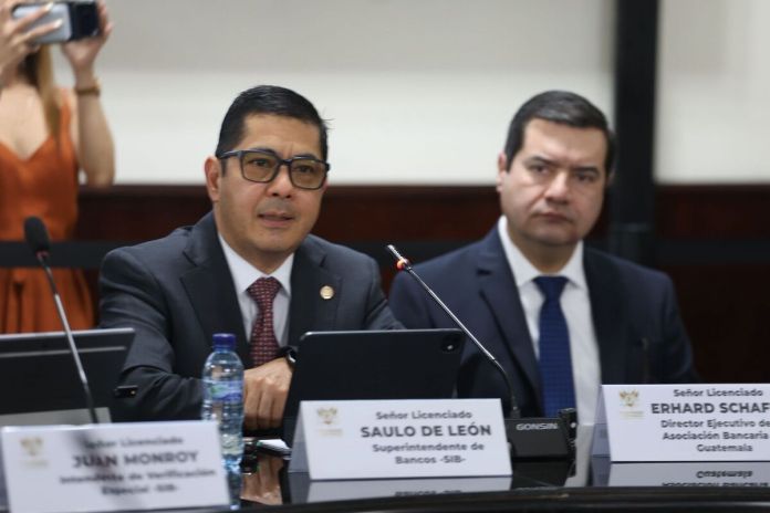 Saulo De León, es el actual jefe de la Superintendencia de Bancos y quien también integra el listado de posibles elegibles. Foto La Hora: archivo.