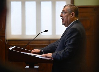 El presidente Bernardo Arévalo sigue sin pronunciarse sobre la elección de Roberto Molina Barreto como magistrado de la CC.