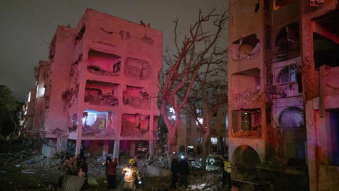 ARAD (ISRAEL), 21/03/2026.- Una treintena de personas, entre ellas al menos cuatro en estado grave, resultaron heridas este sábado tras el impacto directo de un misil en la ciudad israelí de Arad, en la región meridional del Néguev, según informaron diferentes servicios de emergencias. EFE/MDA -SÓLO USO EDITORIAL/SOLO USO PERMITIDO PARA ILUSTRAR LA NOTICIA QUE APARECE EN EL PIE DE FOTO (CRÉDITO OBLIGATORIO)-