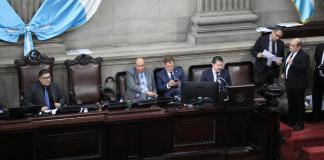 Debido a que diputados de Vamos y UNE se retiraron del Pleno cuando se conocería la iniciativa de ley contra lavado de dinero u otros activos. Foto: Congreso de la República