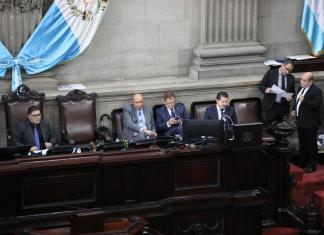 Debido a que diputados de Vamos y UNE se retiraron del Pleno cuando se conocería la iniciativa de ley contra lavado de dinero u otros activos. Foto: Congreso de la República