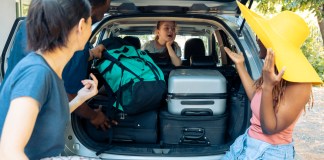 Antes de cualquier viaje es importante realizar una revisión del vehículo y planificar el viaje. Foto: Freepik