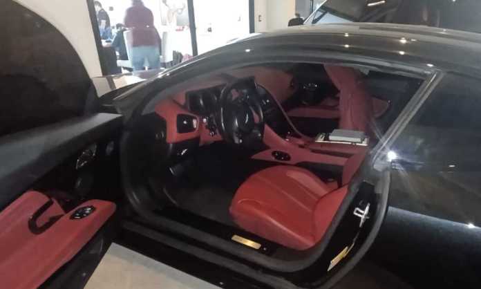 vehiculo duque El Juzgado de Extinción de Dominio inmovilizó 6 vehículos de lujo y 10 armas de fuego a Pedro Duque, principal implicado en el caso CHN. Foto La Hora: MP