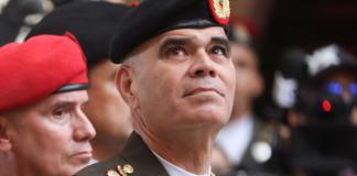 La presidenta encargada de Venezuela, Delcy Rodríguez, destituyó este miércoles a Padrino López tras más de una década como ministro de Defensa en el país suramericano, y designó en su lugar al general Gustavo González López, dos meses después de la captura del presidente Nicolás Maduro durante un ataque militar estadounidense en Caracas. Foto: La Hora/ EFE