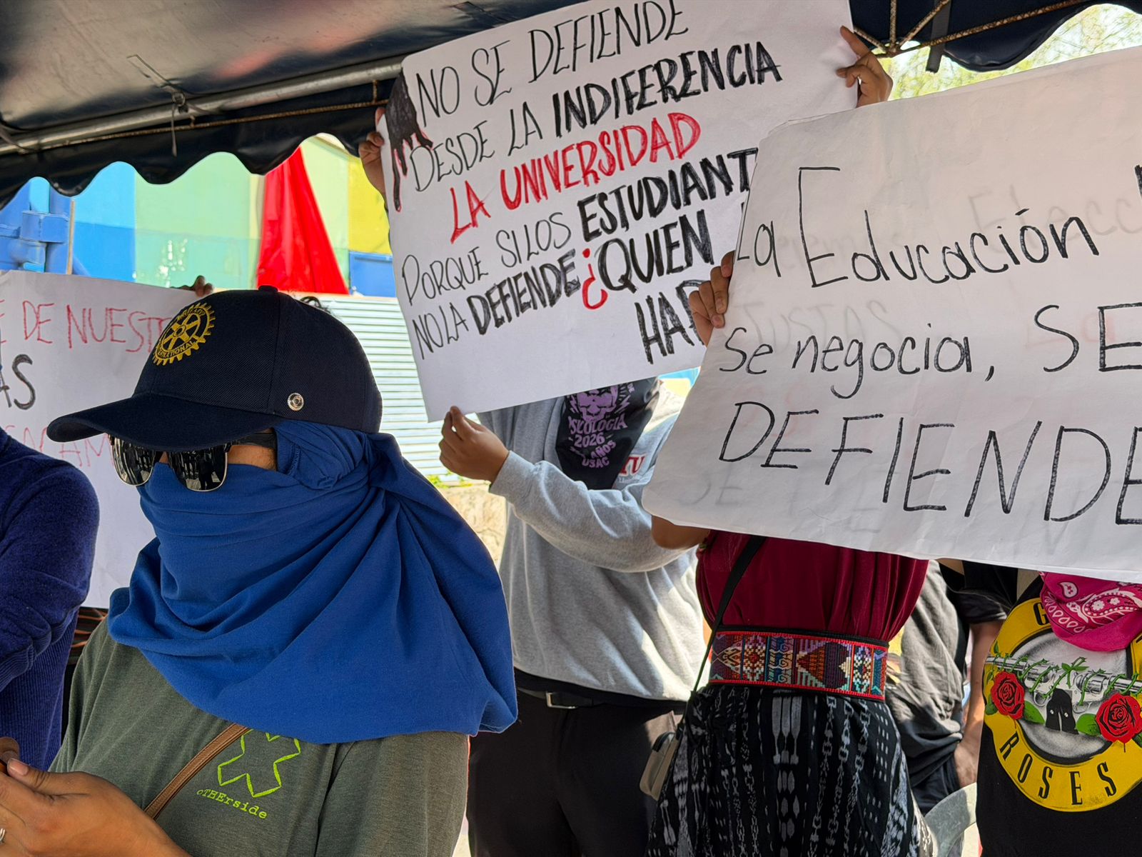 Un grupo universitario se pronunció en el campus central de la Usac luego de la reelección de Walter Mazariegos como rector. Foto La Hora: José Orozco