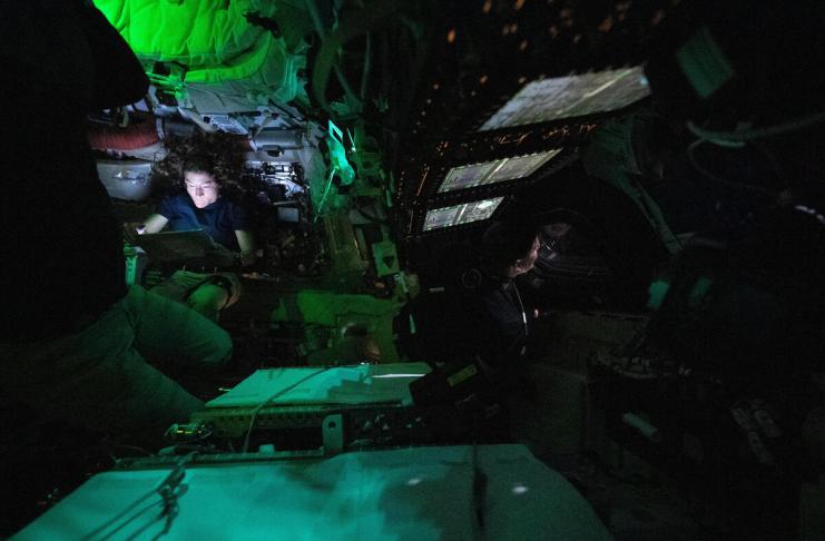 Astronautas de Artemis II pierden el contacto con la Tierra al pasar por detrás de la Luna