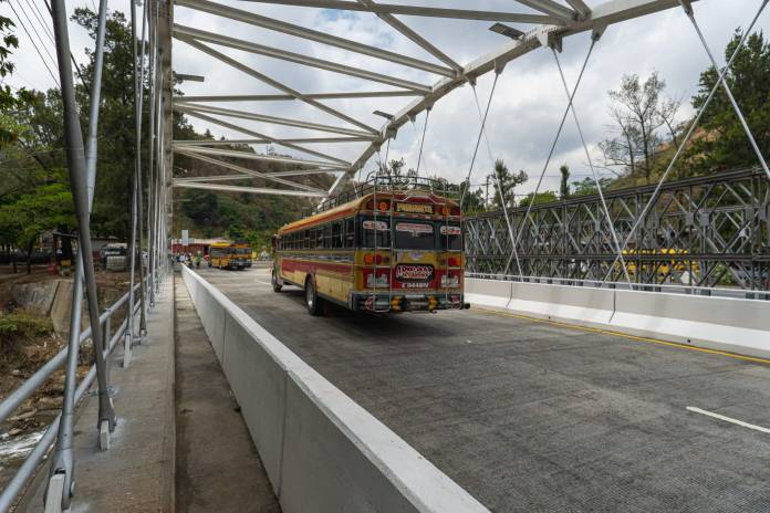 El puente Villalobos I en Villa Nueva fue rehabilitado luego de múltiples suspensiones y retrasos durante su construcción. Foto La Hora: CIV