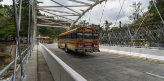 El puente Villalobos I en Villa Nueva fue rehabilitado luego de múltiples suspensiones y retrasos durante su construcción. Foto La Hora: CIV