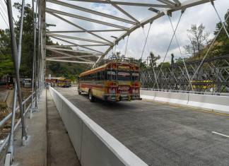 El puente Villalobos I en Villa Nueva fue rehabilitado luego de múltiples suspensiones y retrasos durante su construcción. Foto La Hora: CIV