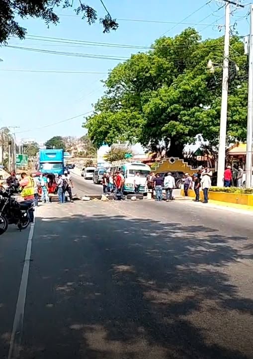 En el kilómetro 136 de la ruta al Atlántico se reporta una manifestación. Foto La Hora: Noticias Informativas Zacapa