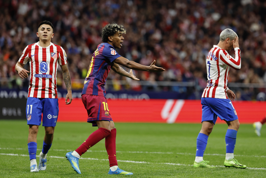 ¿Por qué se marchó enojado Lamine Yamal? Hansi Flick respondió