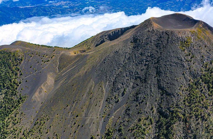 CONAP advierte riesgos y presenta recomendaciones para visitantes del volcán Acatenango.