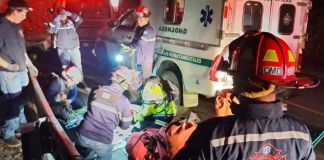 El percance ocurrió la madrugada de este viernes 17 de abril entre la ruta de Tecpán Guatemala hacia Quiché. Foto La Hora: Asonbomd