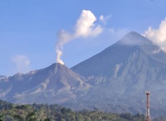 Explosiones y columnas de ceniza del volcán Santiaguito. Foto La Hora: Conred
