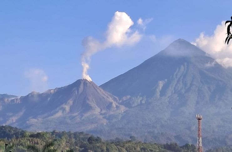 Explosiones y columnas de ceniza del volcán Santiaguito. Foto La Hora: Conred