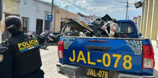 Adolescentes remitidos por presuntamente robar una motocicleta. Foto La Hora: PNC