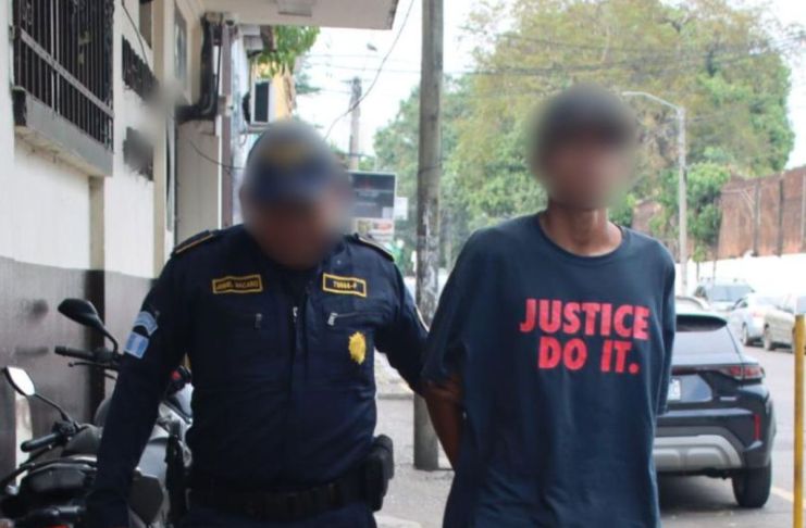 Alias "Seco", capturado cuando acudió a una subestación para denunciar la pérdida de sus documentos personales. Foto La Hora: PNC