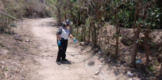 Hallazgo de una cabeza y otros restos humanos en un basurero clandestino. Foto La Hora: CVB.
