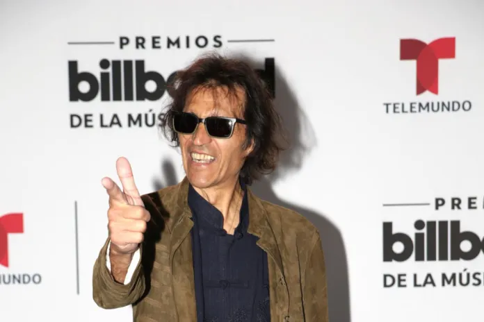Artes LH (10) Fotografía de archivo del 5 de octubre de 2023 del guitarrista argentino Felipe Staiti posando en la alfombra azul de los Premios Billboard en Miami (EE.UU.). Foto La Hora: EFE.