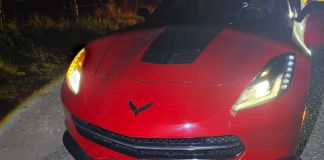 El vehículo de lujo que fue sancionado por portar las placas en lugares no autorizados. Foto La Hora: Tránsito PNC.