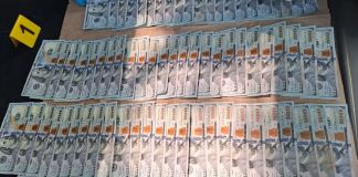 Detienen a mujer con USD 10 mil en efectivo mientras conducía una camioneta en Huehuetenango. Foto La Hora: PNC.