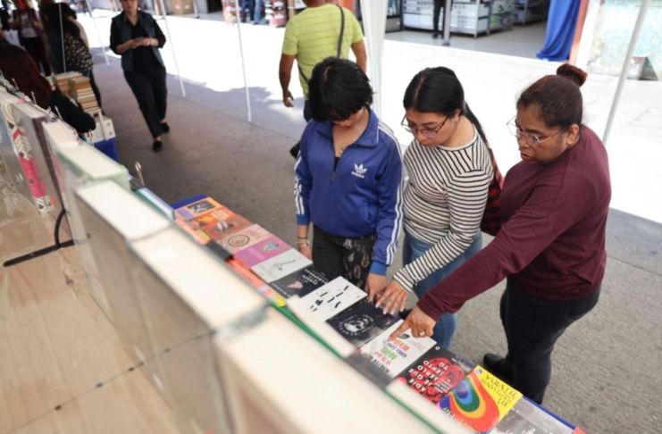 Visita la feria del libro 2006, encontrarás variedad de obras. Foto La Hora: MuniGuate.