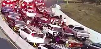 Tránsito colapsado en bulevar Vista Hermosa tras fallecimiento de peatón. Foto La Hora: Amílcar Montejo.