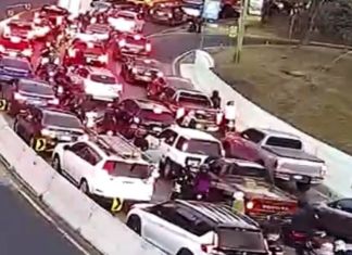 Tránsito colapsado en bulevar Vista Hermosa tras fallecimiento de peatón. Foto La Hora: Amílcar Montejo.