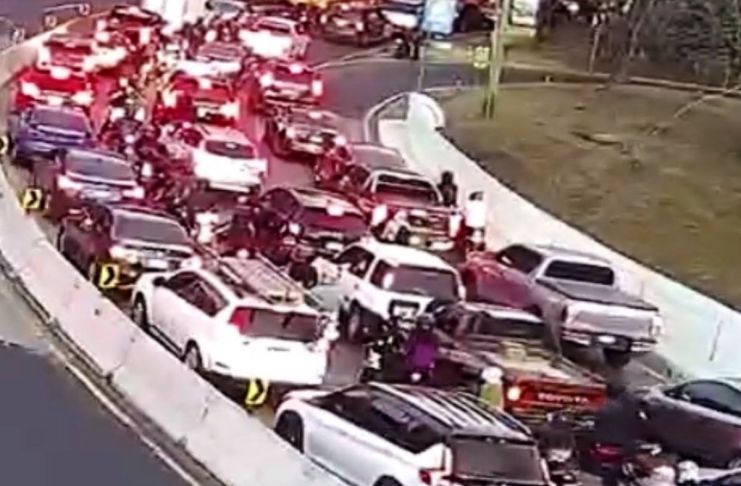 Tránsito colapsado en bulevar Vista Hermosa tras fallecimiento de peatón. Foto La Hora: Amílcar Montejo.